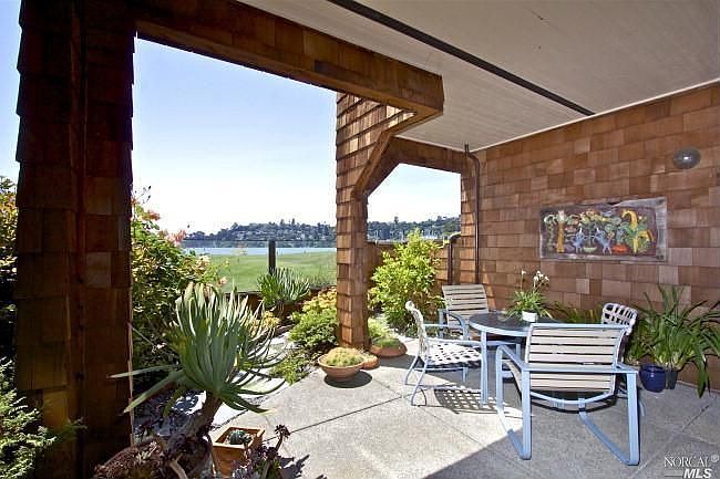1st image of 205 Paradise Dr