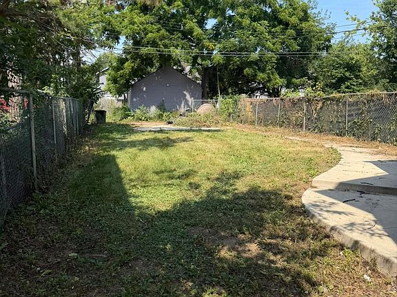 4th image of 559 S Burgess Ave