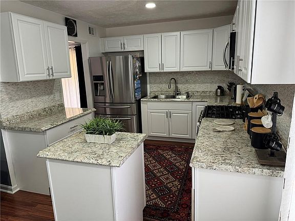 3rd image of 5574 Wylmoor Dr