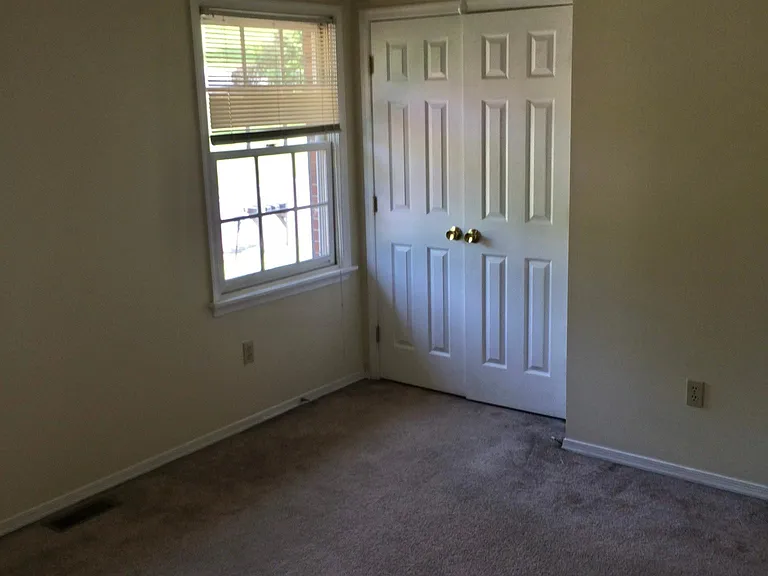534 Becker St — Photo 17