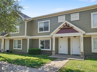 406 E 15th St #406B, Pella, IA 50219