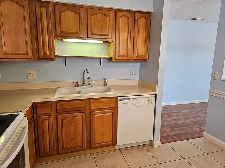 370 Base Ave E #210 — Photo 23