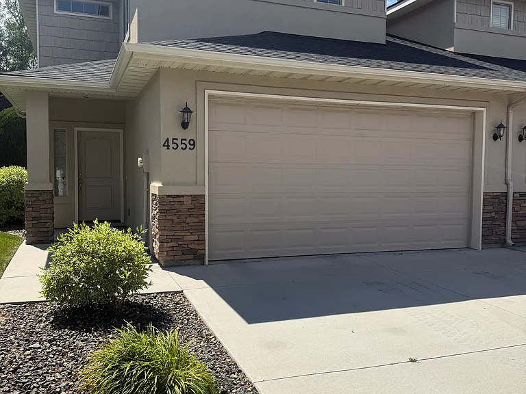 4559 N Dustod Ave — Photo 2