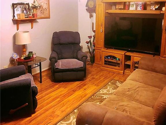 5th image of 418 Woodlawn Ave