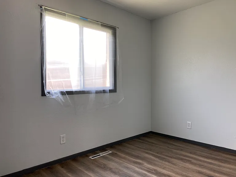 2302 S Saint Clair Ave — Photo 13