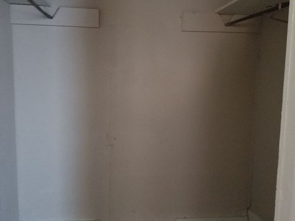 5th image of 1647 Peach St
