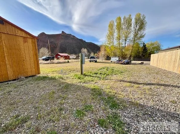 212 Crystal Rd, Salmon, ID 83467