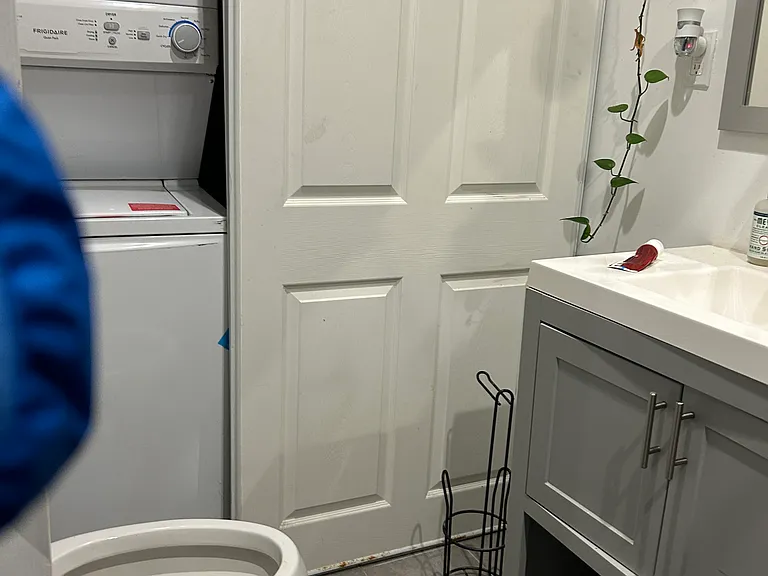 4832 Longshore Ave #1R — Photo 5