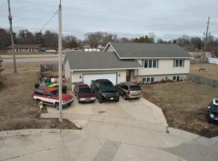 320 7th St, Perry, IA 50220