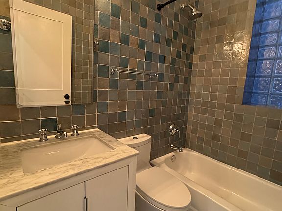 5th image of 937 N Winchester Ave APT 1