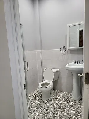 Rented by Tyler Vincent Real Estate Inc | media 23