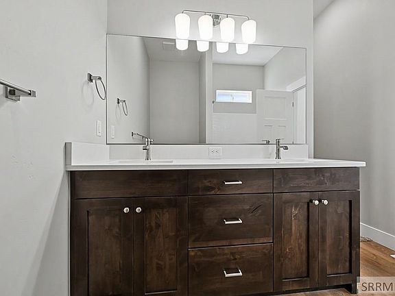 5th image of 477 Spruce Way