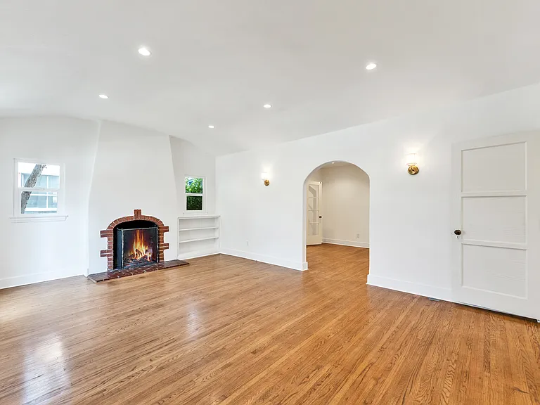 1039 W Roses Rd — Photo 8