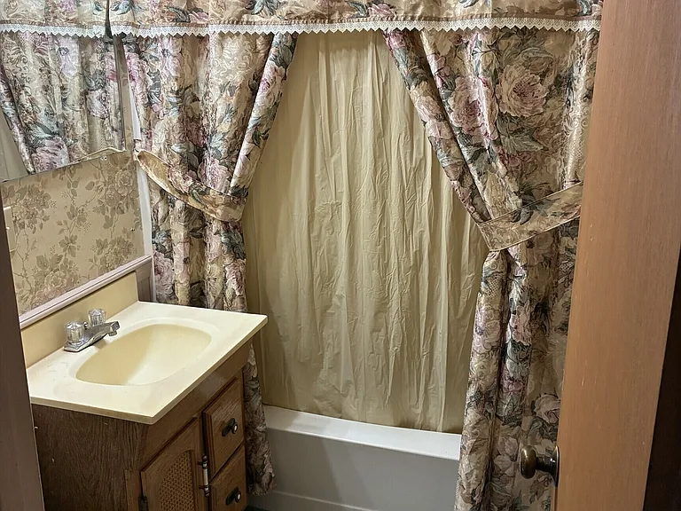 222 Williams St E #112 — Photo 9