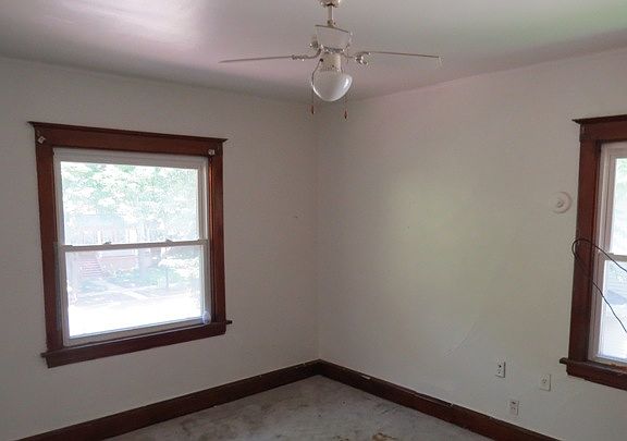 3rd image of 5729 W Midway Park