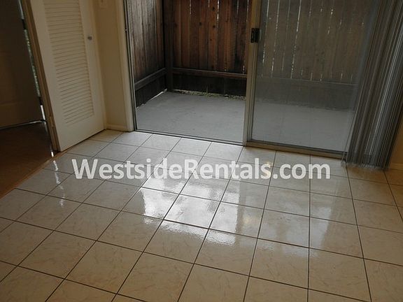 4th image of 401 S Barrington Ave APT 121