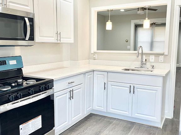 4th image of 2817 Lake Ave