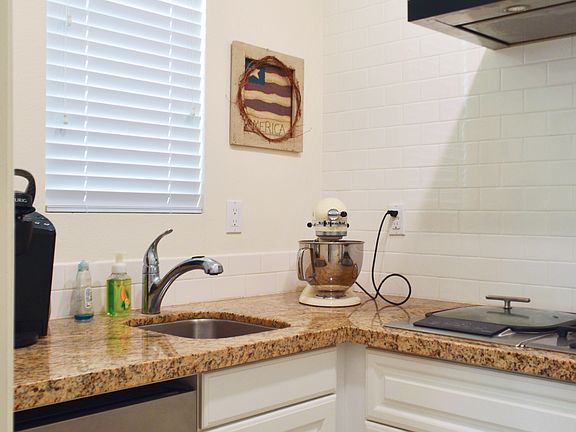5th image of 15484 Vanilla Bean Ln