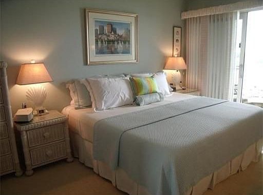 3rd image of 100 Cove Way Unit 910