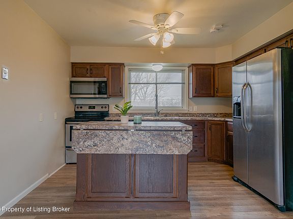 4th image of 270 Dakota Pl