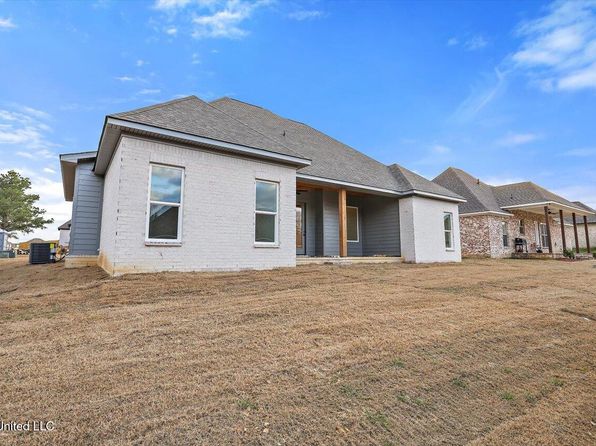 121 Ashby Ridge Dr, Canton, MS 39046