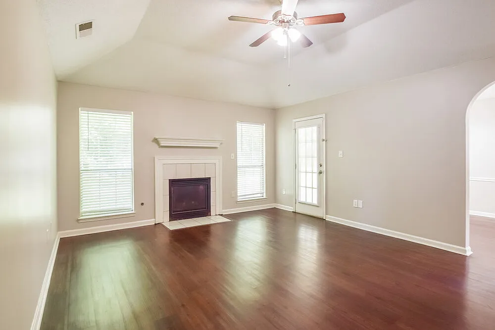 3 bed, 2.0 bath, 1451 sqft, $1,785 — Photo 4