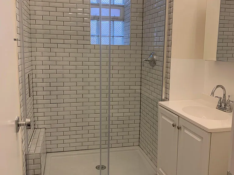 1949 N Hudson Ave — Photo 14