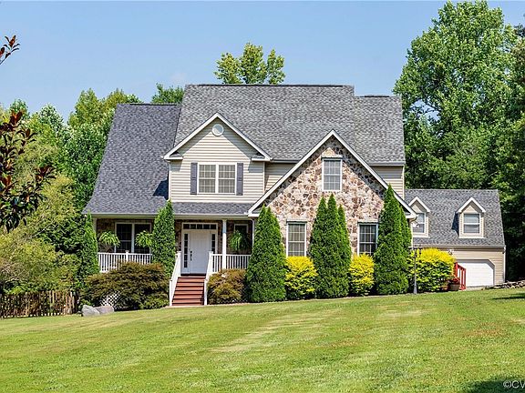 3rd image of 16227 Chiswell Ln