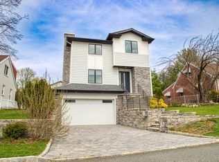 5 Crest Dr S, Cresskill, NJ 07626