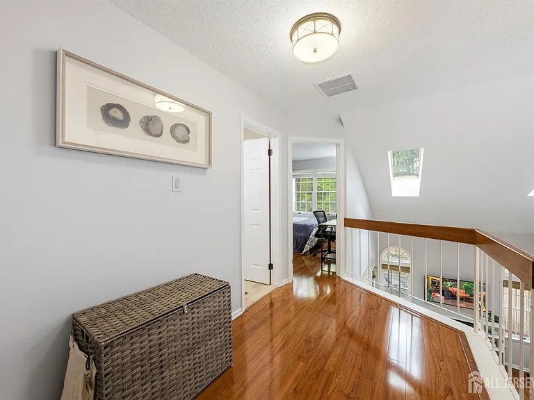 3 Dorchester Dr — Photo 44