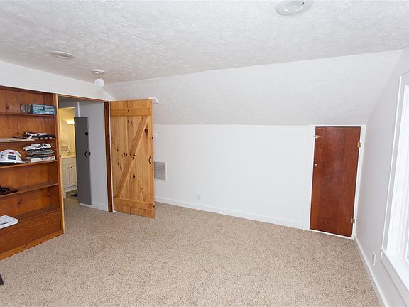 5th image of 14 School House Ln