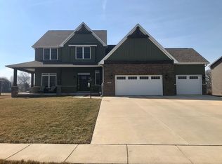 2111 Slade Ln, Mahomet, IL 61853