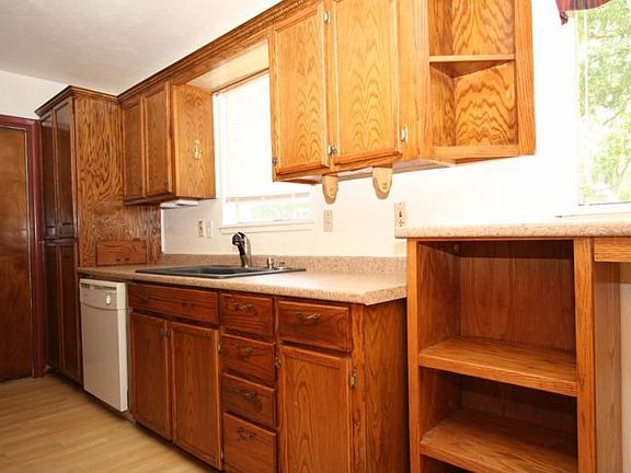 4th image of 3201 Mill Brook Dr
