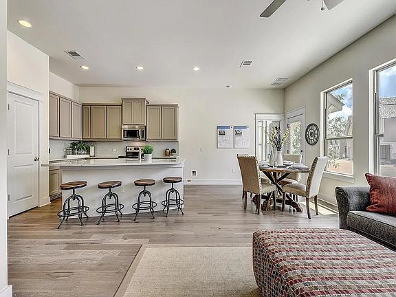 4th image of 13001 Hymeadow Dr #31