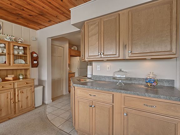 3rd image of 5266 Fairview Ave