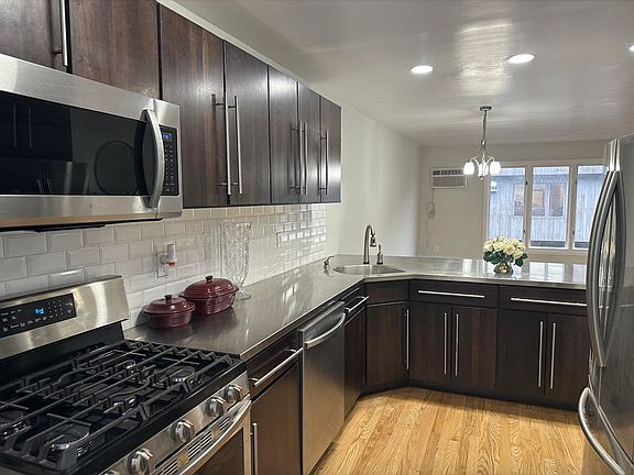 4th image of 72 Henry St APT 11B