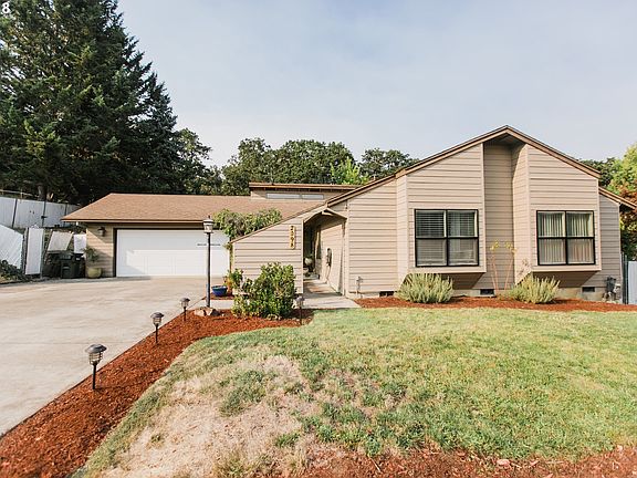 3rd image of 2098 SE Lois St