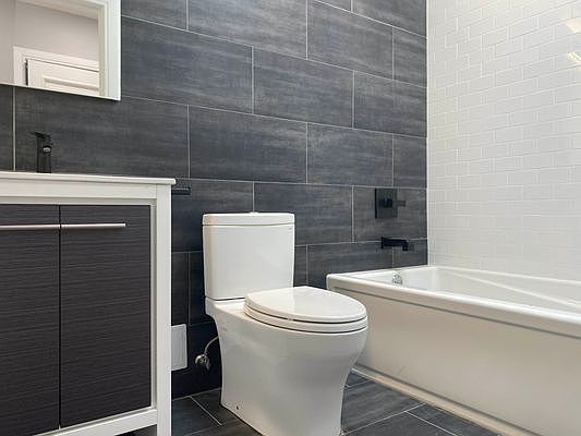 4th image of 123 8th Ave #4D