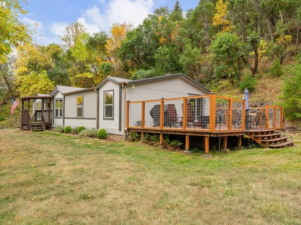 481 Gentry Way, Roseburg, OR 97471