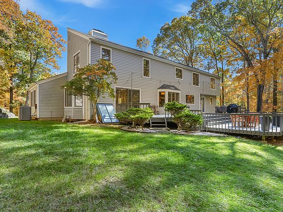 3rd image of 86 Shady Knoll Dr