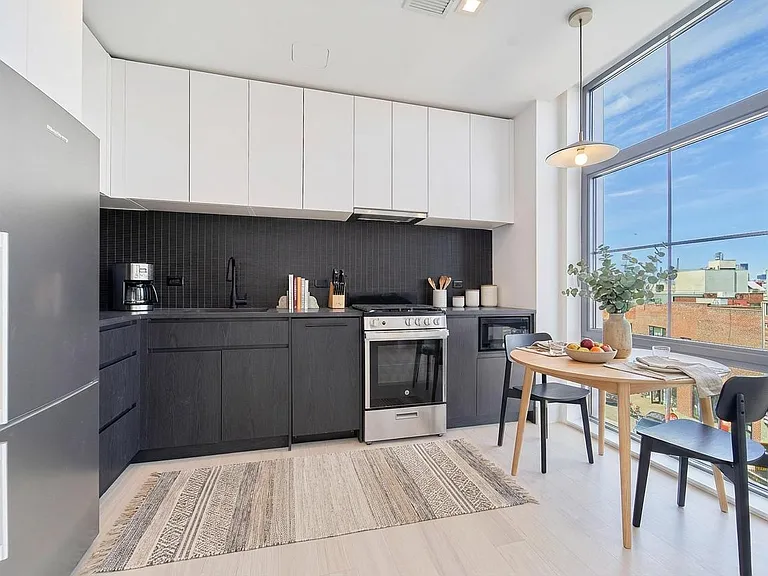 658 Driggs Ave #2D — Photo 2