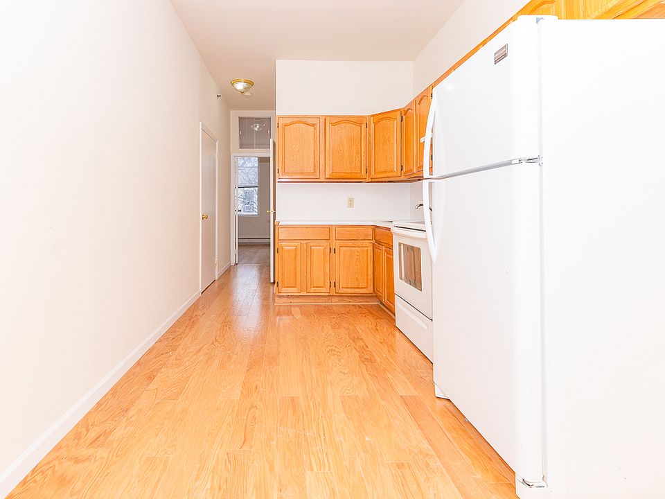 1st image of 23 Park St #8X