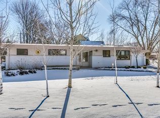 807 E Wahner Pl, Bayside, WI 53217