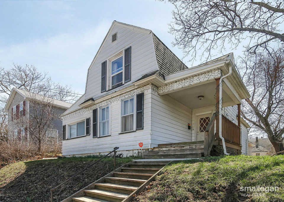 1st image of 556 Lydia St NE