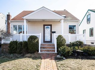 4833 196th St, Fresh Meadows, NY 11365