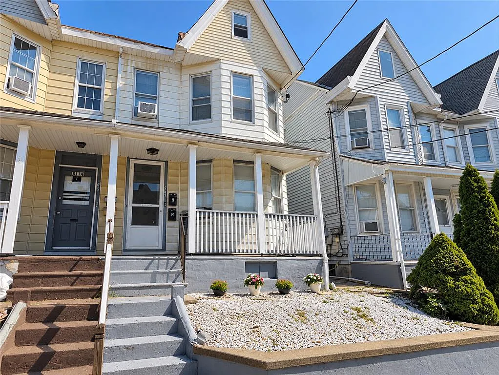 3 bed, 1.0 bath, 1080 sqft, $1,865 — Photo 1