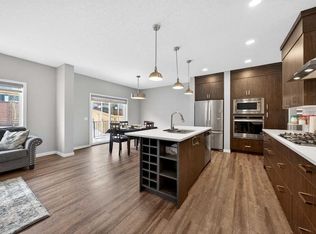 48 W Carringvue St NW, Calgary, AB T3P 1L7