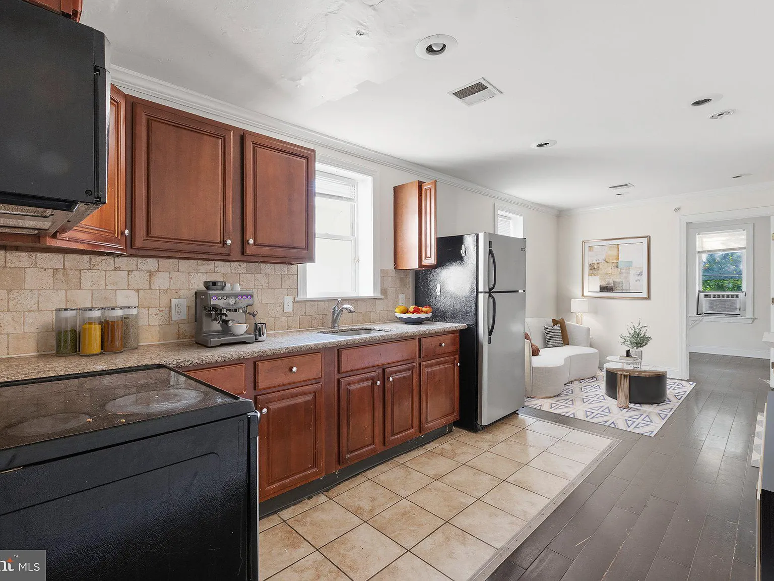 3 bed, 1.0 bath, 3003 sqft, $1,500 — Photo 4