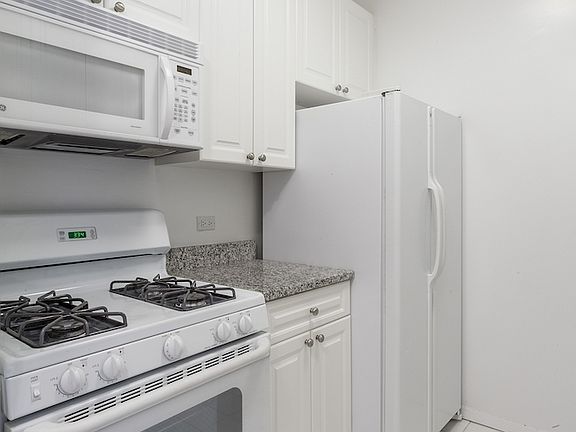 4th image of 99 Battery Pl APT 21J
