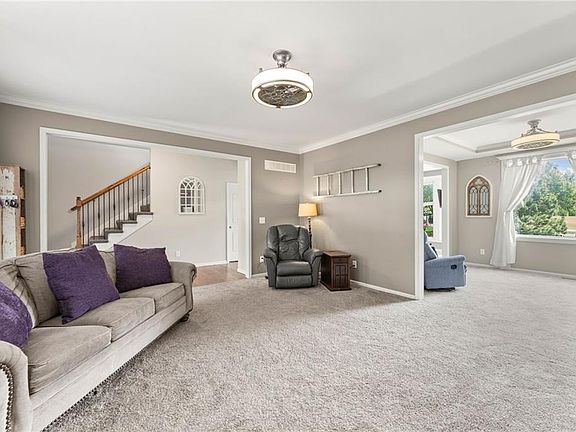 5th image of 2183 W Elm St